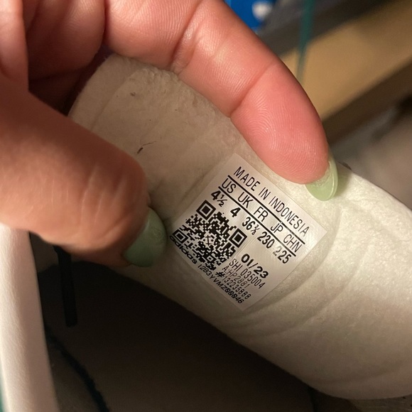 Adidas Gazelle Sneakers size 6.5 - Picture 2 of 4